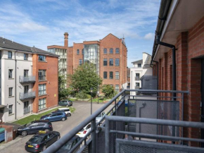 Wonderful 3 bedroom Duplex Ormeau Park Free Parking!